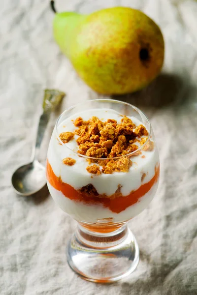 Pumpkin granola yogurt parfait — Stock Photo, Image