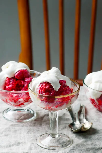 딸기 아이스 크림 — 스톡 사진