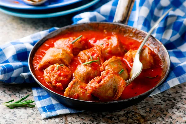 Salchicha de estilo italiano en salsa de tomate . — Foto de Stock