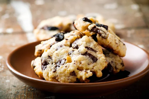 Biscoitos de chocolate e passas . — Fotografia de Stock