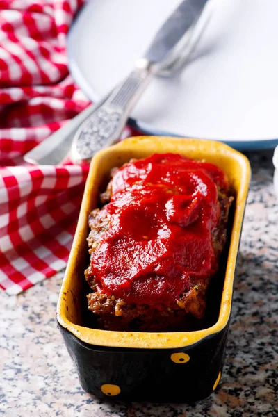 Polpettone con sugo di pomodoro. Focus selettivo — Foto Stock