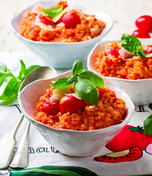 Quick tomato risotto prepared in the microwave — Stock Photo, Image