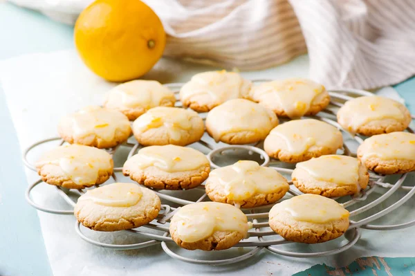 Biscotti glassa al limone.. stile rustico — Foto Stock