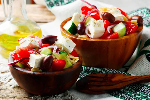 Grekisk pasta salad.style rustic.selective fokus — Stockfoto