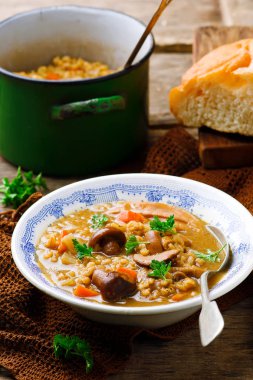 Mantarlı arpa Soup.selective odak