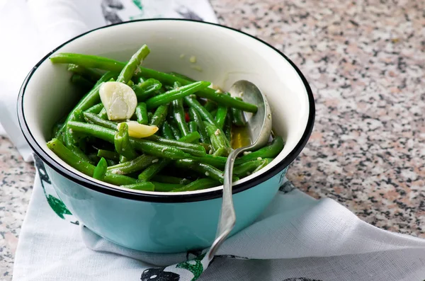 Judías verdes estofadas con ajo. enfoque selectivo —  Fotos de Stock