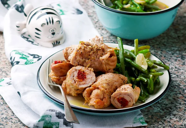 Rollo de pavo con tomate seco —  Fotos de Stock