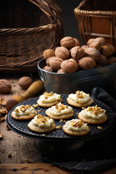 Eski moda ekşi krema kurabiye... rustik tarzı — Stok fotoğraf
