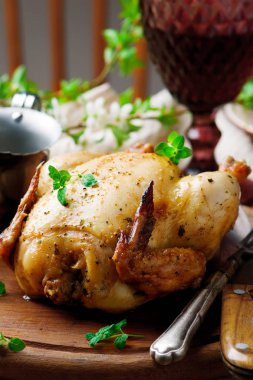 Mikrodalga kavrulmuş tavuk