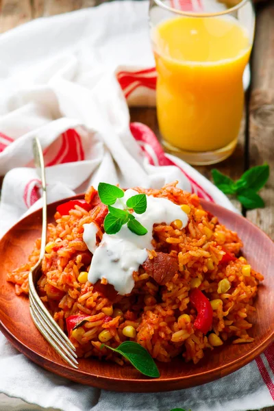 Microondas jambalaya. estilo rústico . —  Fotos de Stock