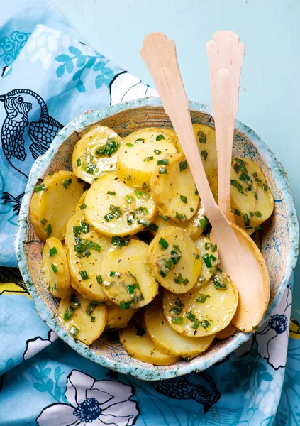Warme aardappelsalade met lente-ui Vinaigrette — Stockfoto