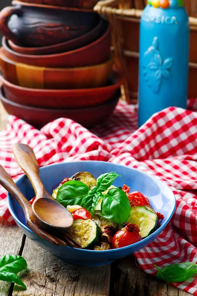 Mikrovågsugn Ratatouille.style rustic.selective fokus — Stockfoto