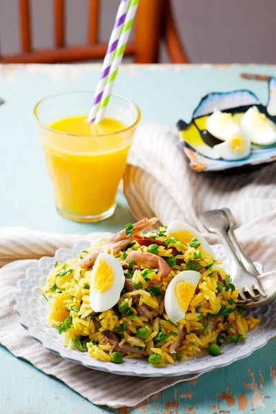 Kedgeree with a smoked mackerel. — Stock Photo, Image