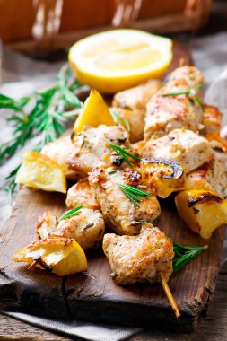 Limonlu tavuk kebabı