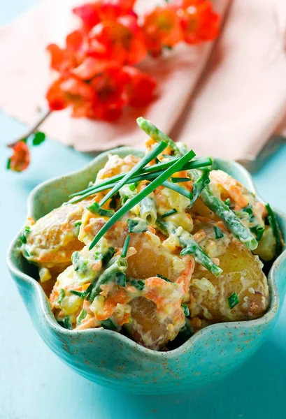 Insalata di patate calde con fagiolini e carota — Foto Stock