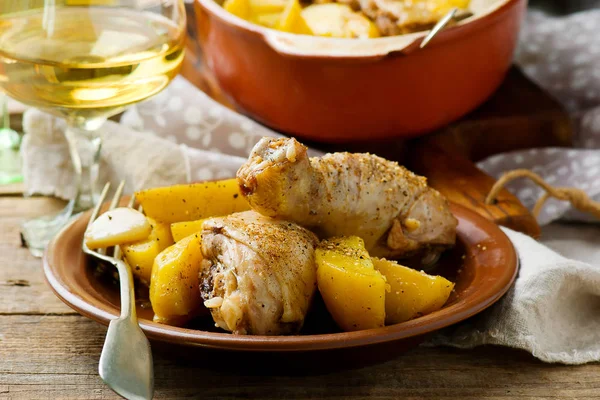 Pilon de poulet avec pomme de terre — Photo