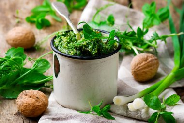 bezelye ateş ve pesto tabii rustik nane.