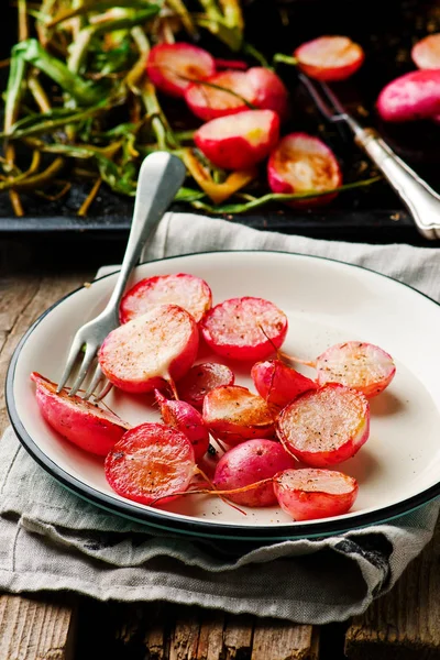 Roasted radish.style rustic.selective focus — Stock Photo, Image