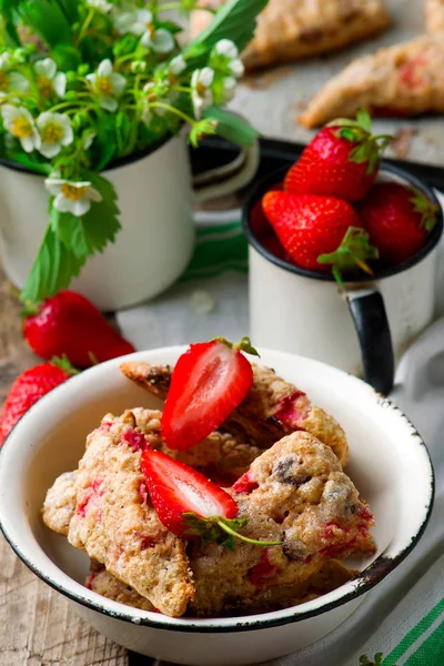 Strawberry dark chocolate chunk wheat scones — Stock Photo, Image