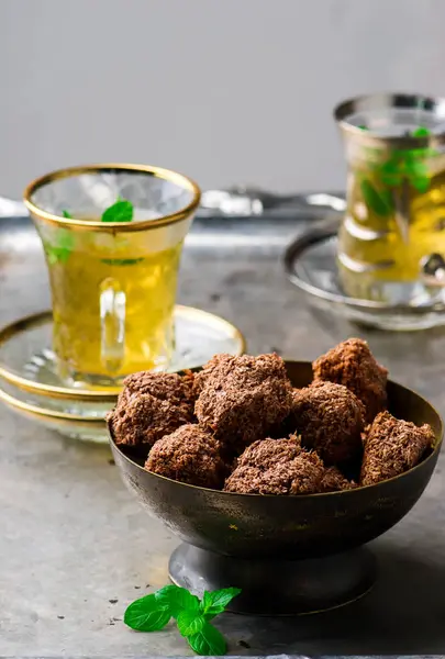 Choco och cokos cookies... rustik stil — Stockfoto