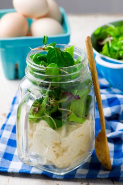 jar.style rustik yumurta salatası.