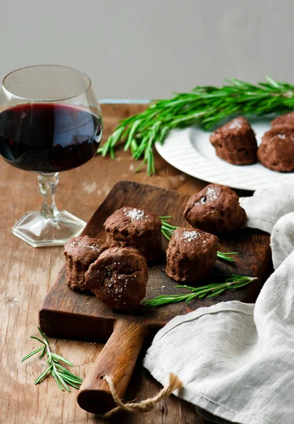 Biscuits.style czekolada rozmaryn rustykalne. — Zdjęcie stockowe