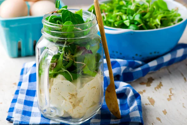 Jar.style rustik yumurta salatası. — Stok fotoğraf