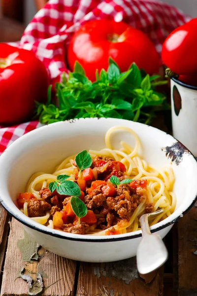 Spaghetti met een bolognese saus. — Stockfoto