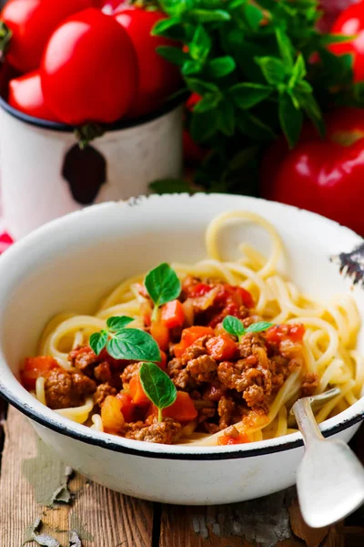 Espaguetis con salsa una boloñesa . — Foto de Stock