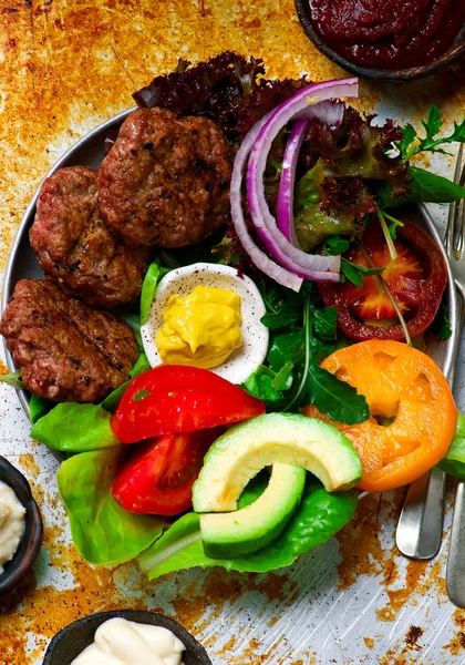 Burger salad.style vintage.selective odak