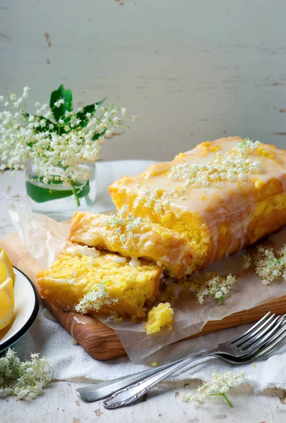 LIMONE E CAZZE DI FIORI DI VECCHIO . — Foto Stock