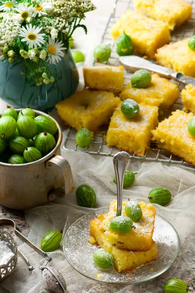 Stachelbeere und Orangennieselkuchen — Stockfoto