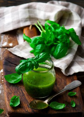 Basil Vinaigrette cam. rustik tarzı. 