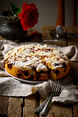 Çilekli badem pasta... rustik tarzı