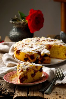 Çilekli badem pasta... rustik tarzı