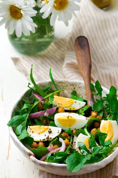 Crispy Chickpea and Arugula Salad. — Stock Photo, Image