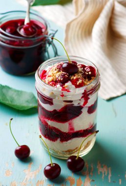 vişneli cheesecake jar.style rustik