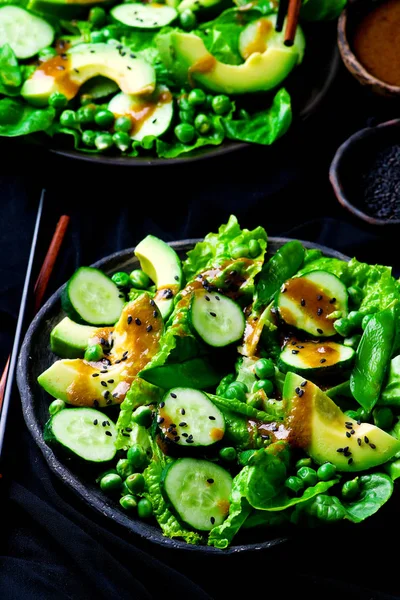 Yeşil salata ile miso sosu