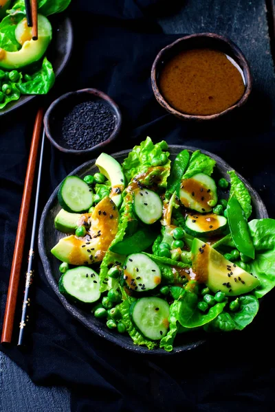 Green salad with miso dressing — Stock Photo, Image