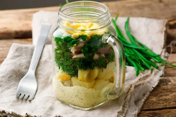 Yaz maison kavanoz salatası. 