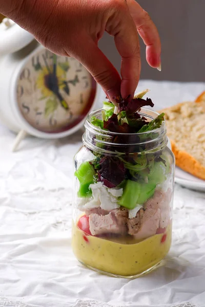 Yaz maison kavanoz salatası. 