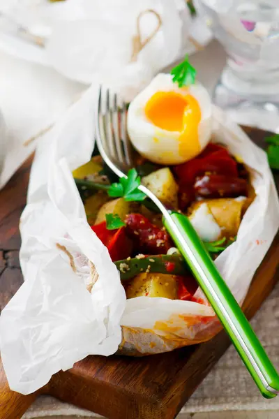 Vegetables with sausages in parchment. — Stock Photo, Image