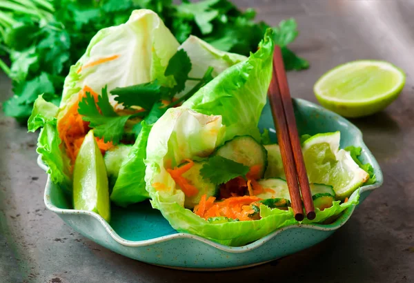 Salade thaïlandaise de concombre et de carotte . — Photo