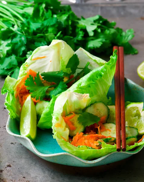 Salade thaïlandaise de concombre et de carotte . — Photo