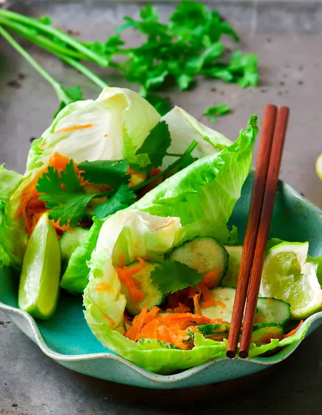 Thaise komkommer en wortel salade. — Stockfoto