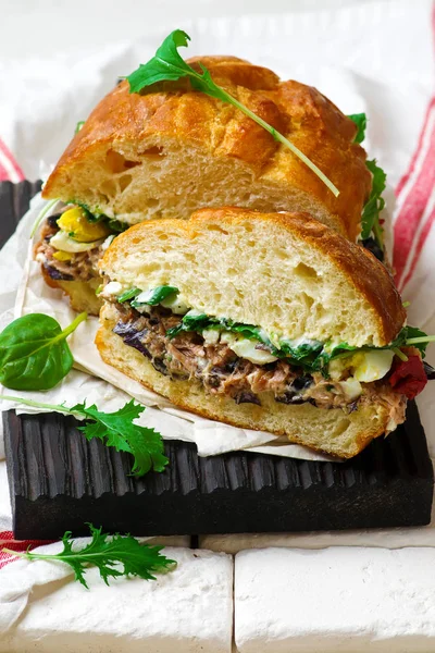 Toskanska tonfisk sandwich.style rustik. — Stockfoto