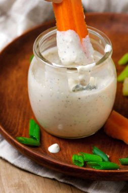 Mavi peynir sosu cam