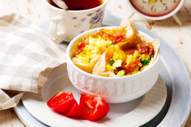 Breackfast omlet pita.selective odak