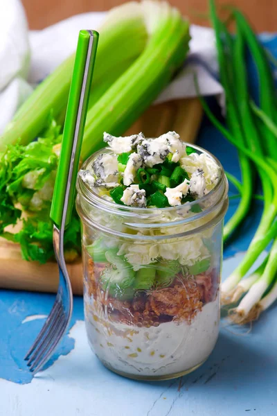 Buffalo tavuk kavanoz salata