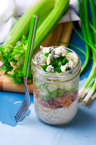 Buffalo tavuk kavanoz salata